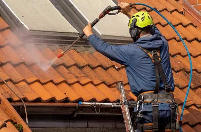 Démoussage et hydrofuge de toiture à Housset