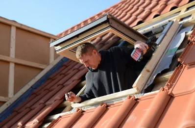 Pose de fenêtres de toit Velux à Housset